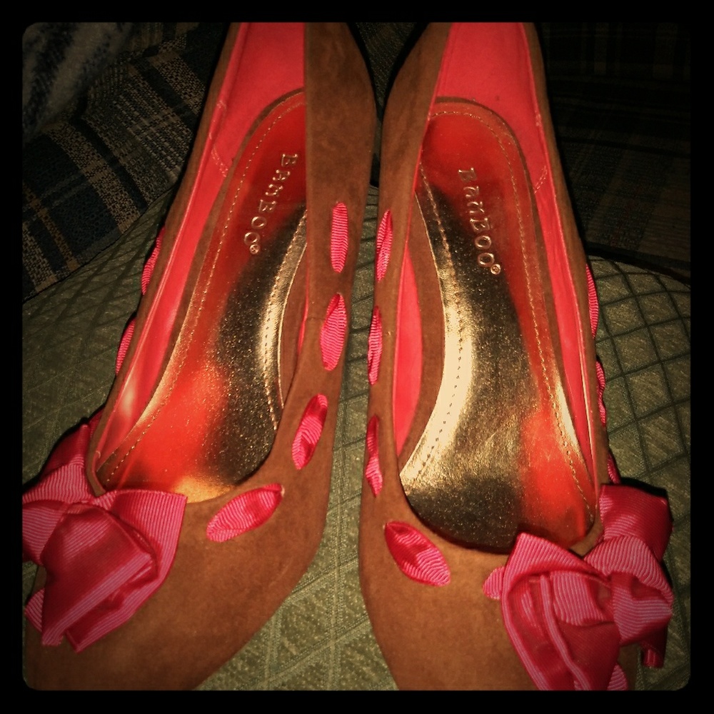 Bamboo Suede Heels with coral ribbons